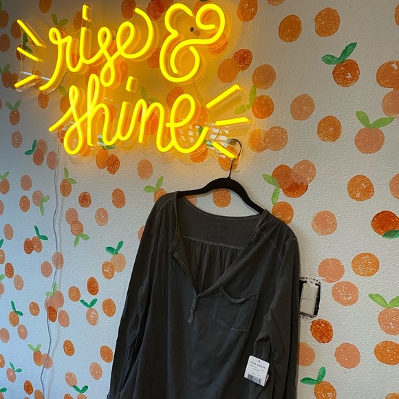 NWT FREE PEOPLE charcoal grey top! Soft & comfy🖤 - Picture 2 of 6